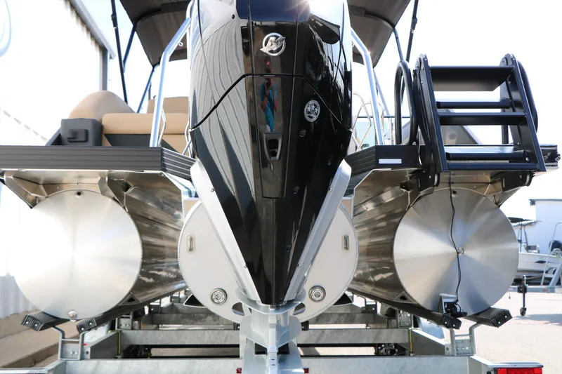 Slide: The Image of 2026 Evotti 723CS pontoon boat, rear view with sleek design and modern features. - 17