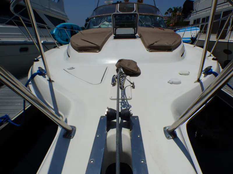 Slide: The Image of Foredeck of a 2002 Sea Ray 340 Amberjack yacht in harbor. - 24