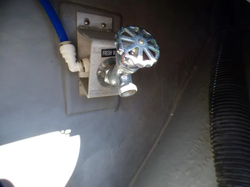 Slide: The Image of Fresh water faucet on 2002 Sea Ray 340 Amberjack. - 38