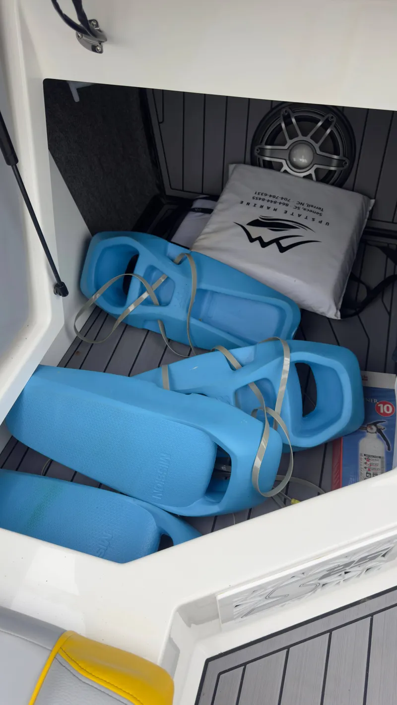 Slide: The Image of Nautique Super Air Nautique S25 2023 - 13