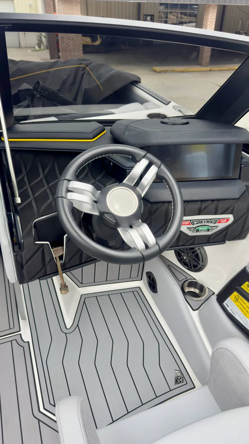 Slide: The Image of Nautique Super Air Nautique S25 2023 - 5