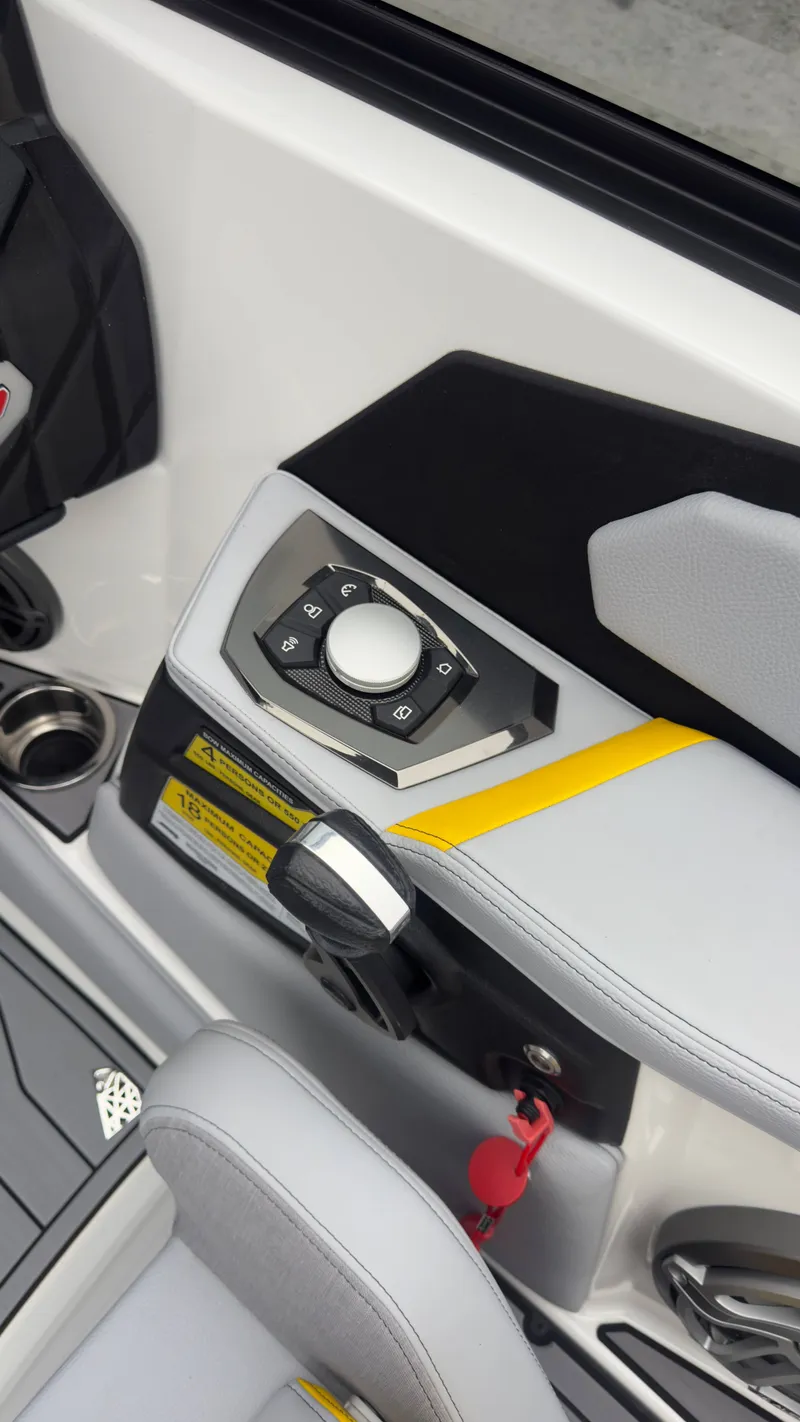 Slide: The Image of Nautique Super Air Nautique S25 2023 - 6