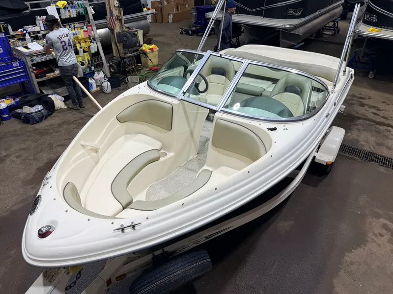 The Image of Sea Ray Sport 180 Runabout & 135HP 3.0L Mercruiser - $7,995 2004 - 1