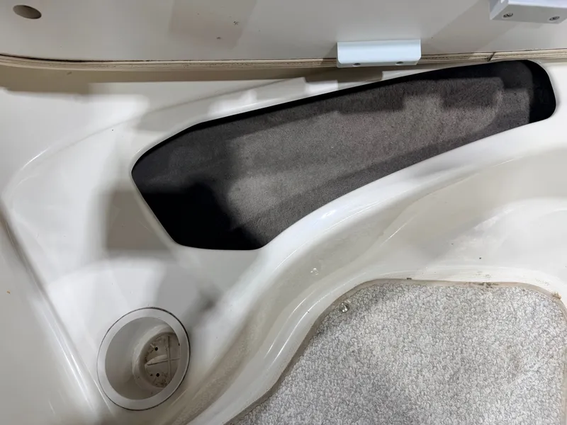 Slide: The Image of Sea Ray Sport 180 Runabout & 135HP 3.0L Mercruiser - $7,995 2004 - 11