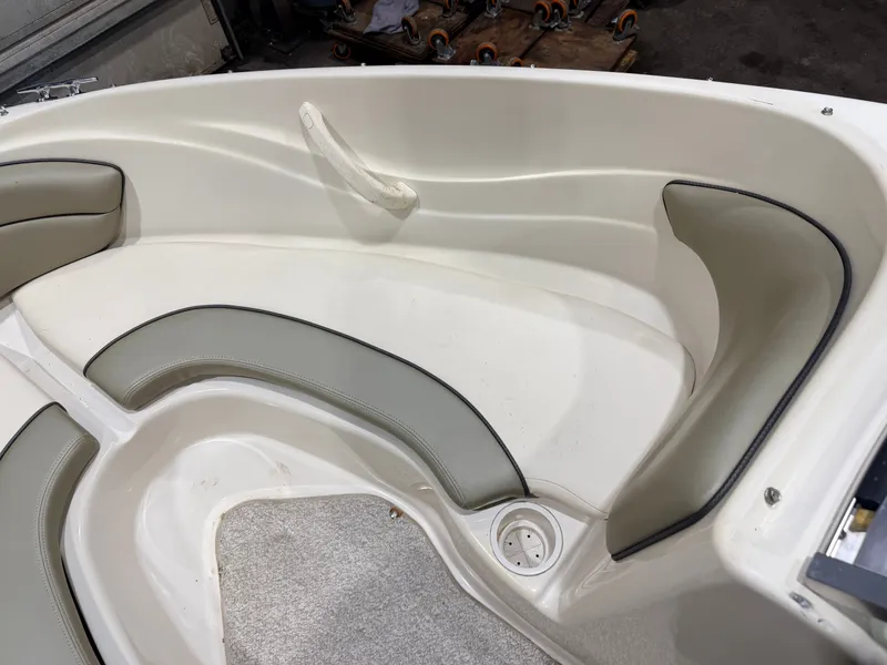 Slide: The Image of Sea Ray Sport 180 Runabout & 135HP 3.0L Mercruiser - $7,995 2004 - 12