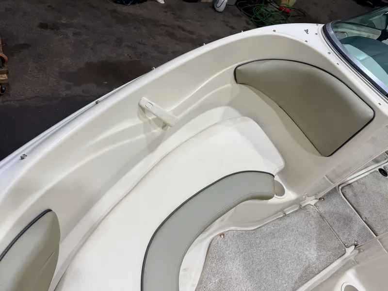 Slide: The Image of Sea Ray Sport 180 Runabout & 135HP 3.0L Mercruiser - $7,995 2004 - 13