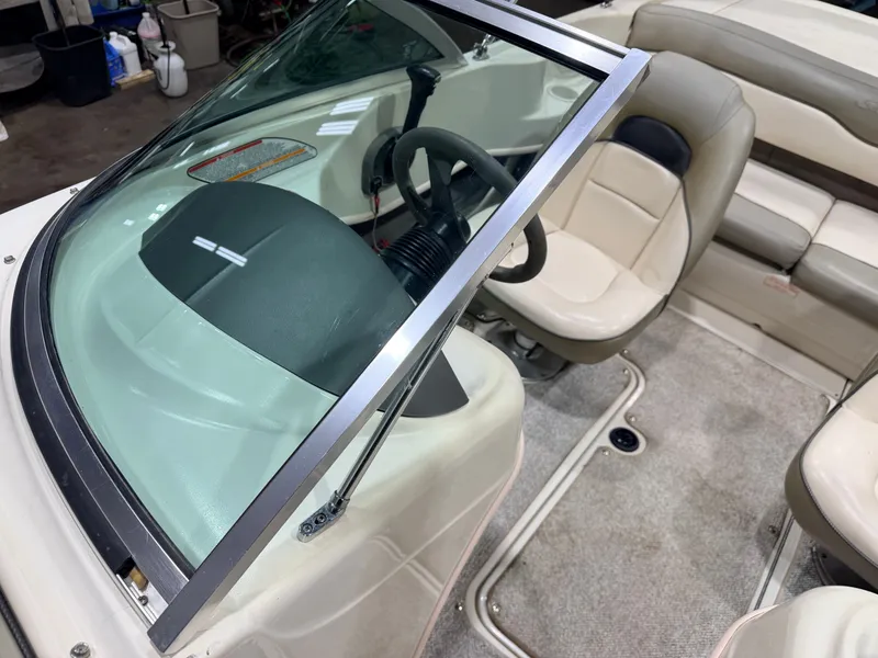 Slide: The Image of Sea Ray Sport 180 Runabout & 135HP 3.0L Mercruiser - $7,995 2004 - 15