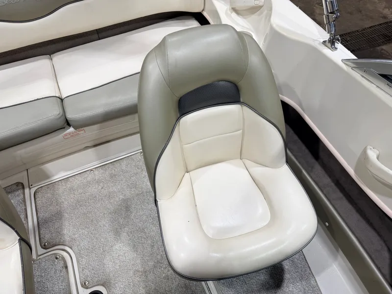 Slide: The Image of Sea Ray Sport 180 Runabout & 135HP 3.0L Mercruiser - $7,995 2004 - 24