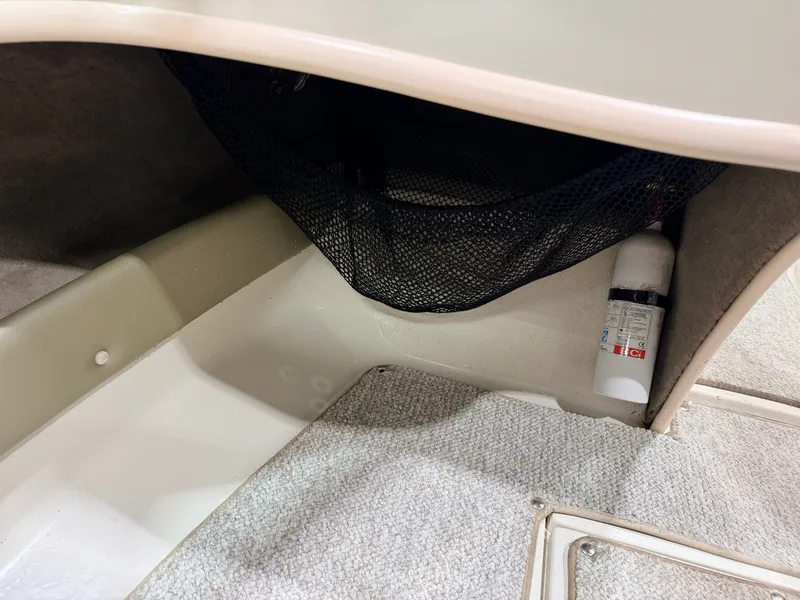 Slide: The Image of Sea Ray Sport 180 Runabout & 135HP 3.0L Mercruiser - $7,995 2004 - 29