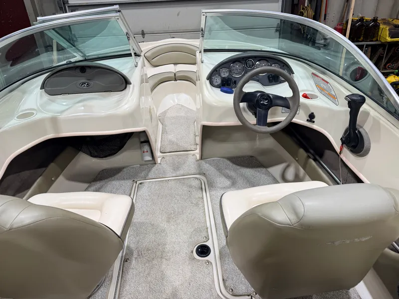 Slide: The Image of Sea Ray Sport 180 Runabout & 135HP 3.0L Mercruiser - $7,995 2004 - 30