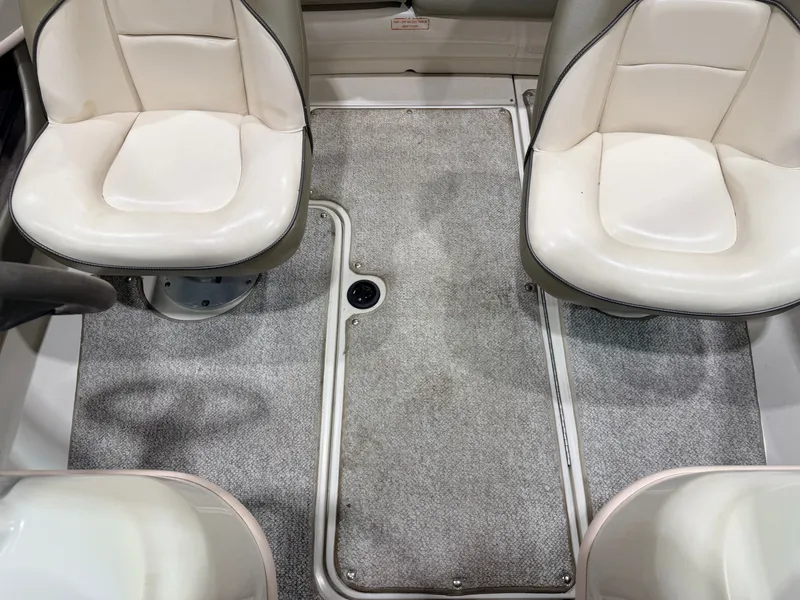 Slide: The Image of Sea Ray Sport 180 Runabout & 135HP 3.0L Mercruiser - $7,995 2004 - 31