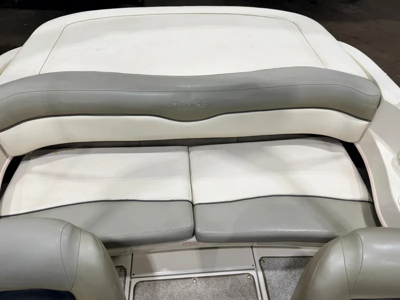 Slide: The Image of Sea Ray Sport 180 Runabout & 135HP 3.0L Mercruiser - $7,995 2004 - 34