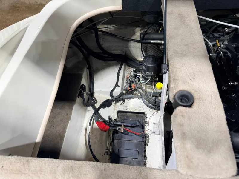 Slide: The Image of Sea Ray Sport 180 Runabout & 135HP 3.0L Mercruiser - $7,995 2004 - 37