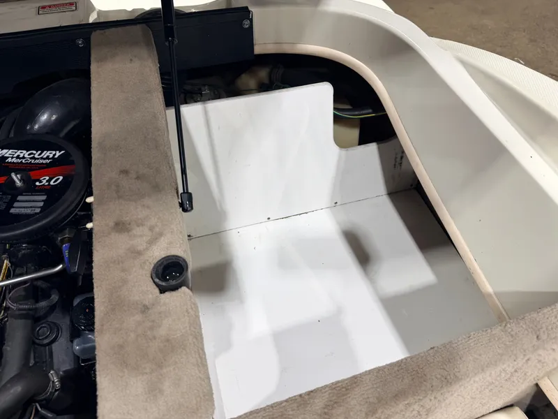 Slide: The Image of Sea Ray Sport 180 Runabout & 135HP 3.0L Mercruiser - $7,995 2004 - 38