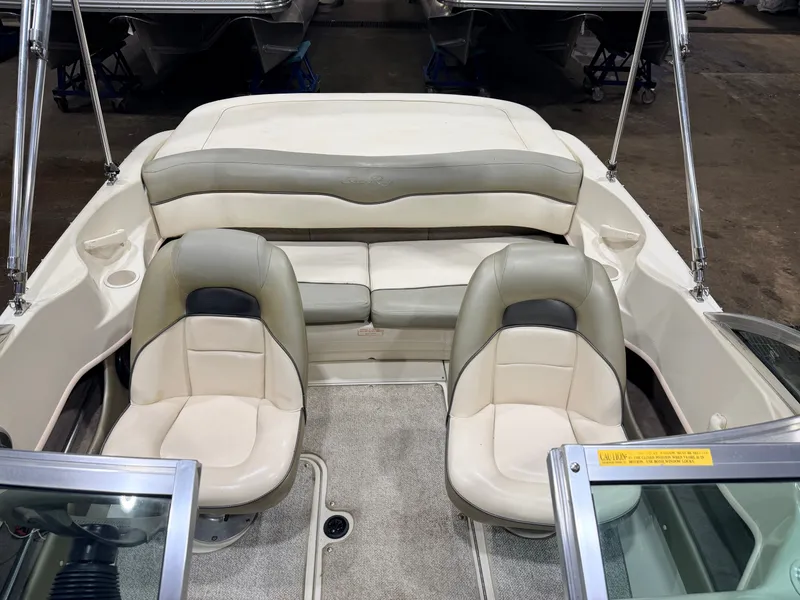 Slide: The Image of Sea Ray Sport 180 Runabout & 135HP 3.0L Mercruiser - $7,995 2004 - 4