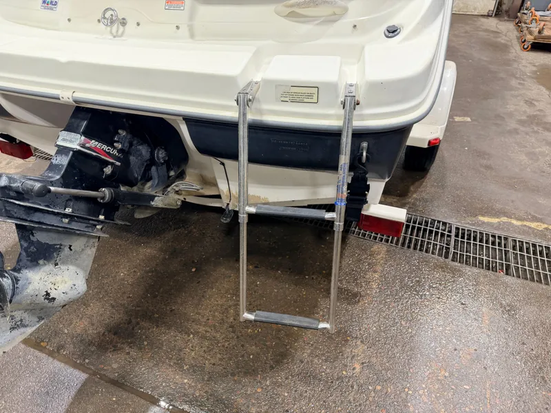 Slide: The Image of Sea Ray Sport 180 Runabout & 135HP 3.0L Mercruiser - $7,995 2004 - 44