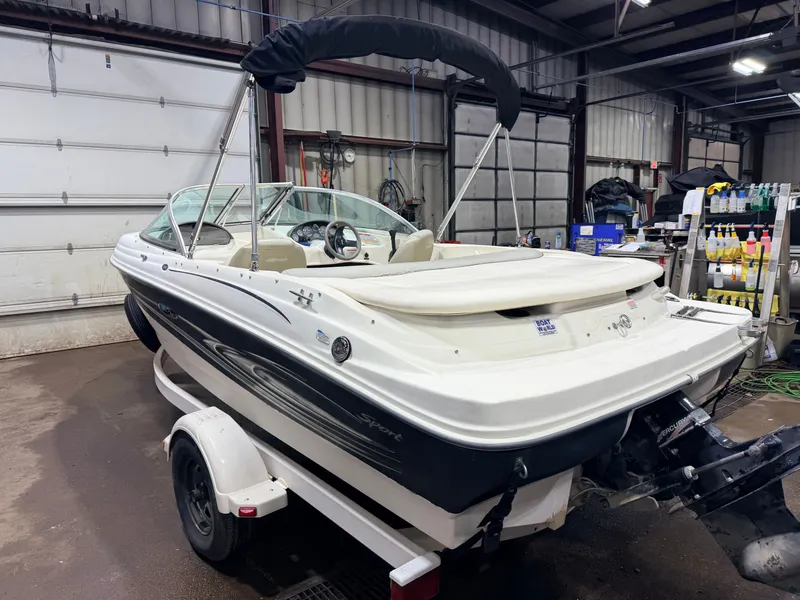 Slide: The Image of Sea Ray Sport 180 Runabout & 135HP 3.0L Mercruiser - $7,995 2004 - 45