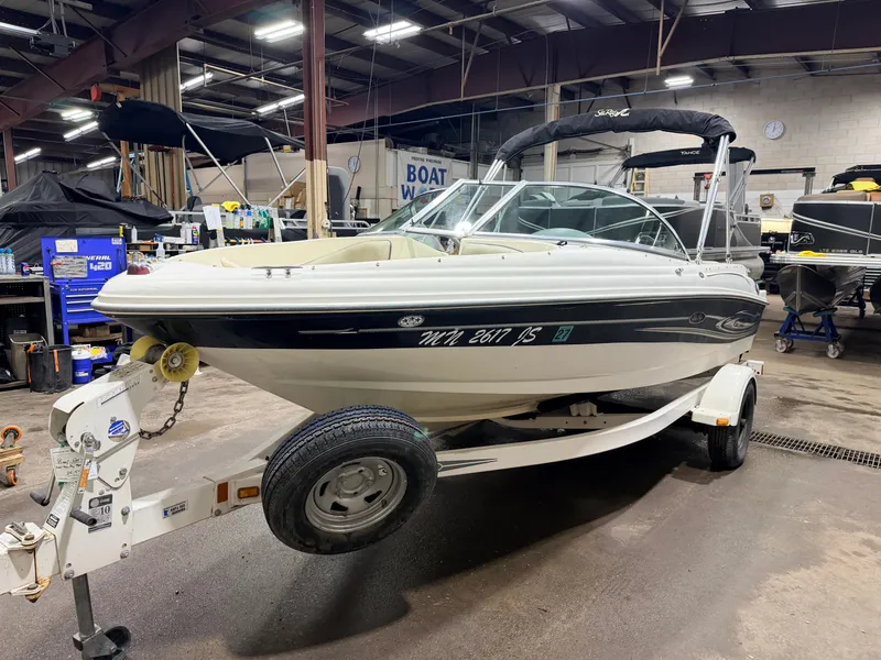 Slide: The Image of Sea Ray Sport 180 Runabout & 135HP 3.0L Mercruiser - $7,995 2004 - 48