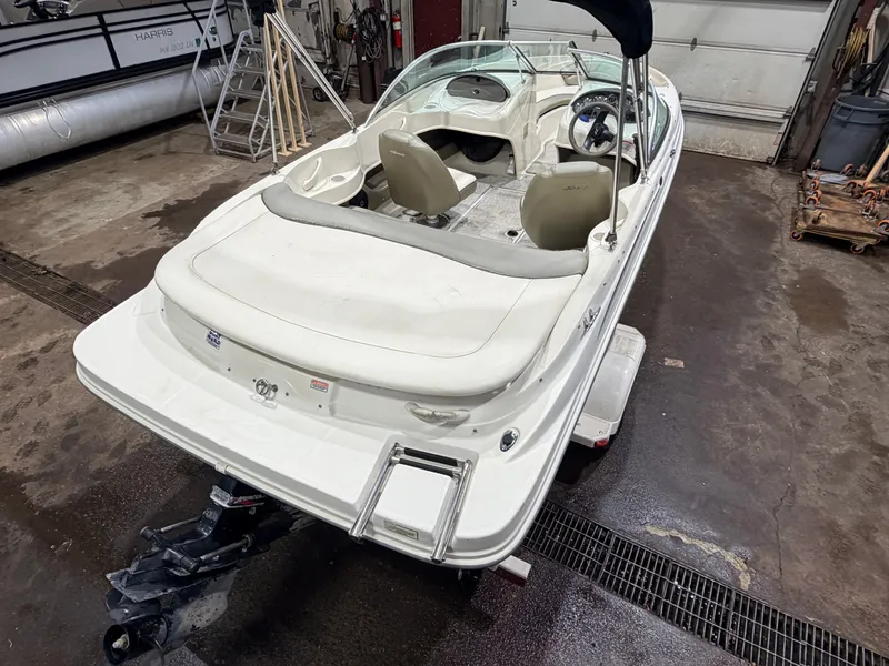 Slide: The Image of Sea Ray Sport 180 Runabout & 135HP 3.0L Mercruiser - $7,995 2004 - 5
