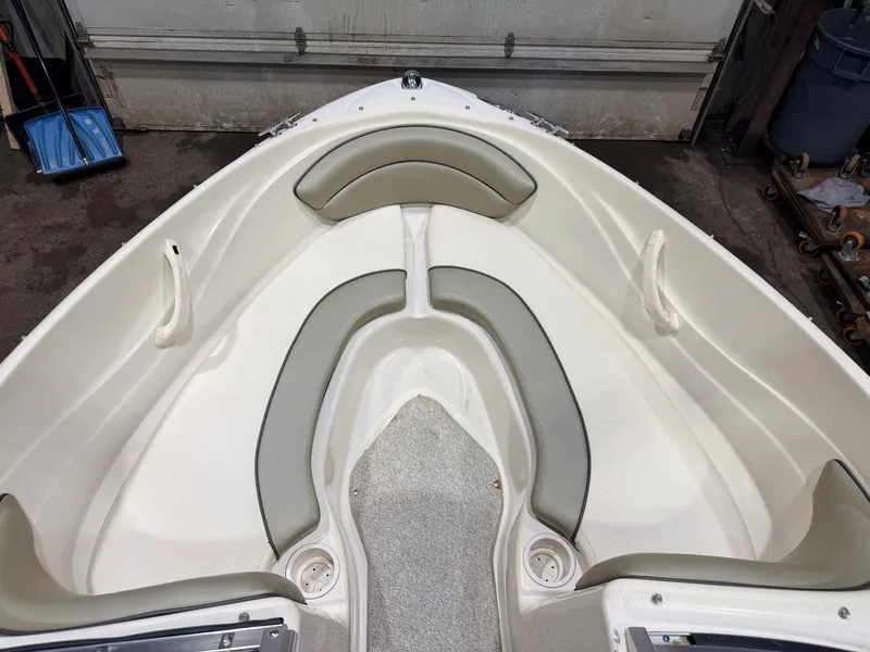 Slide: The Image of Sea Ray Sport 180 Runabout & 135HP 3.0L Mercruiser - $7,995 2004 - 8