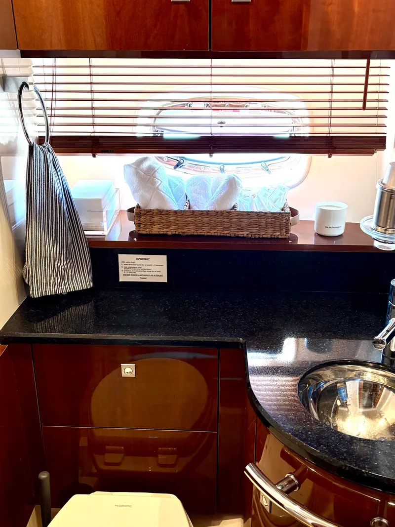 Slide: The Image of Sea Ray 470 Sundancer 2010 - 10