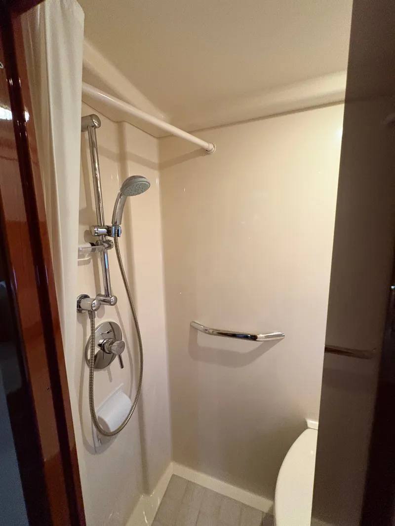 Slide: The Image of Shower in Sea Ray 470 Sundancer 2010 yacht bathroom. - 16