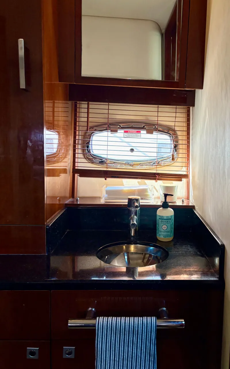 Slide: The Image of Luxurious interior of 2010 Sea Ray 470 Sundancer yacht. - 9