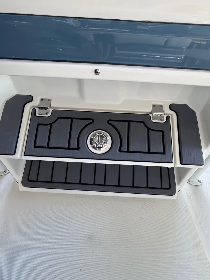 Slide: The Image of Pathfinder 2400 TRS 2026, boat hatch with locking mechanism. - 27