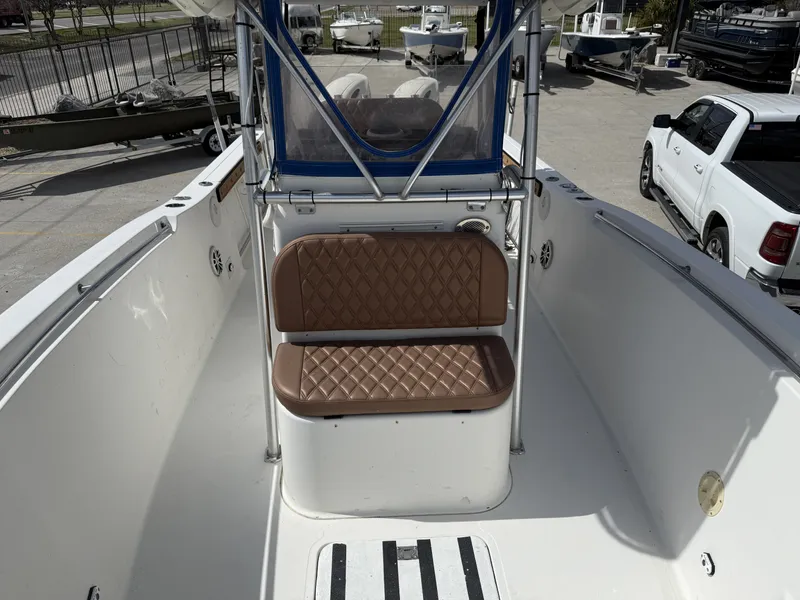 Slide: The Image of 2007 Sea Pro 270 CC boat with brown seat. - 6