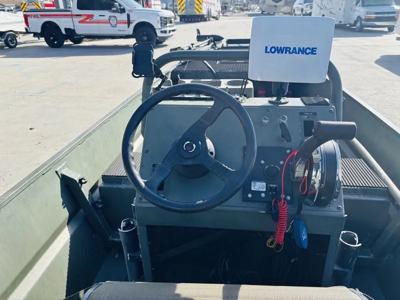 Slide: The Image of Prodrive 1864 boat console with Lowrance device, year 2010. - 11