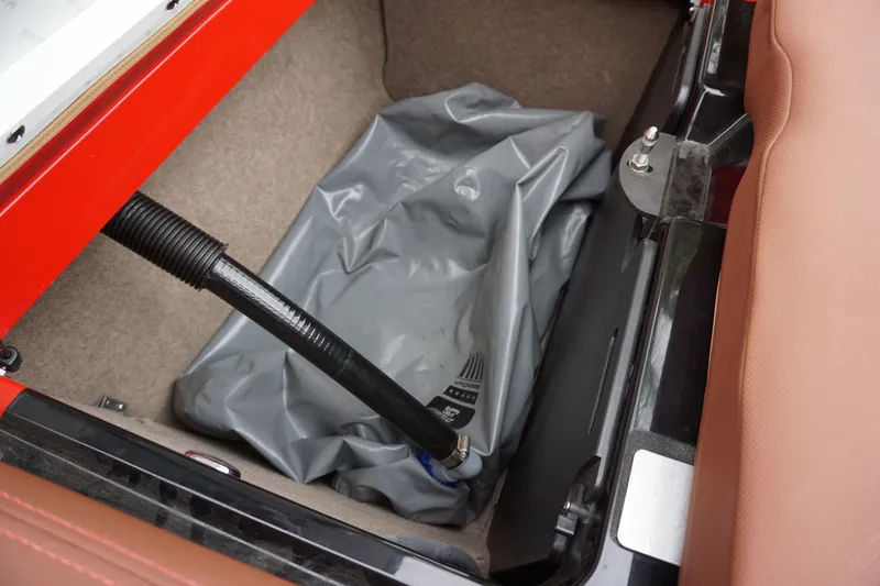 Slide: The Image of MasterCraft XT25 2019 - 17