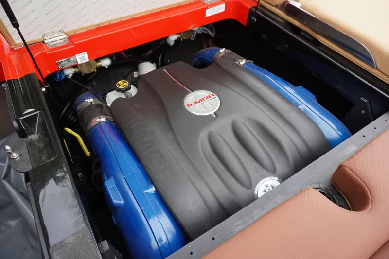 Slide: The Image of MasterCraft XT25 2019 - 18