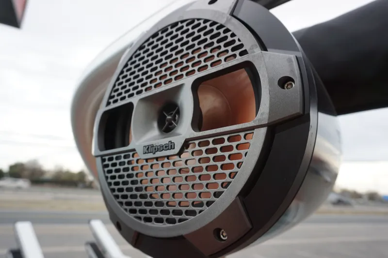 Slide: The Image of MasterCraft XT25 2019 - 20