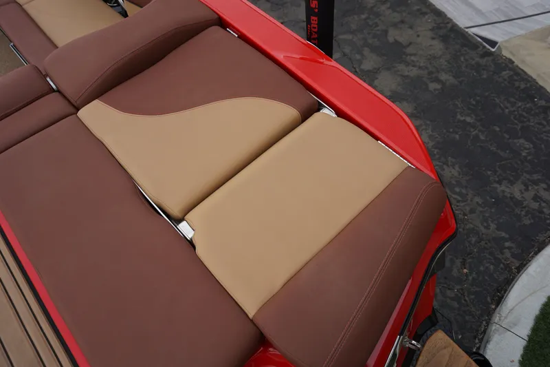 Slide: The Image of MasterCraft XT25 2019 - 22