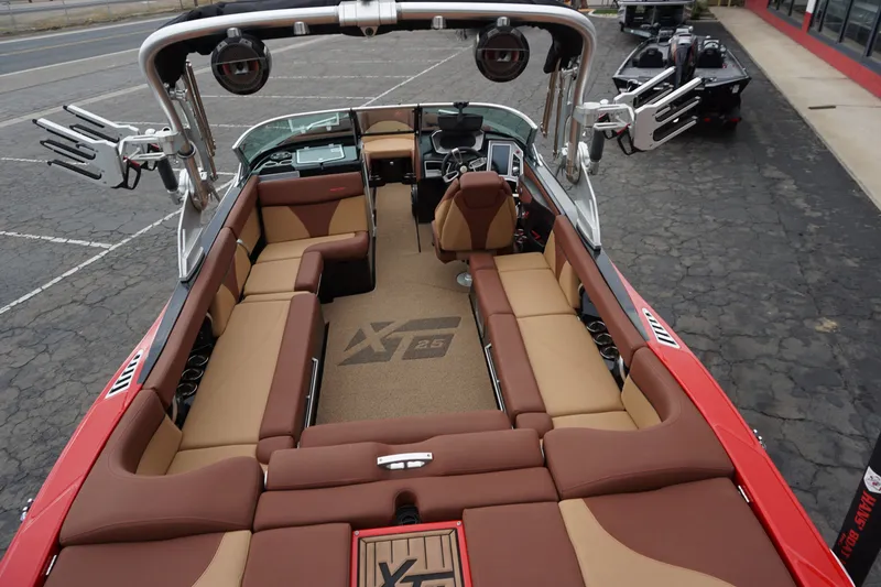 Slide: The Image of MasterCraft XT25 2019 - 28