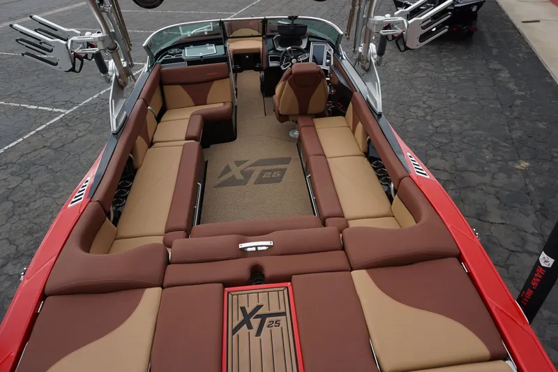Slide: The Image of MasterCraft XT25 2019 - 29