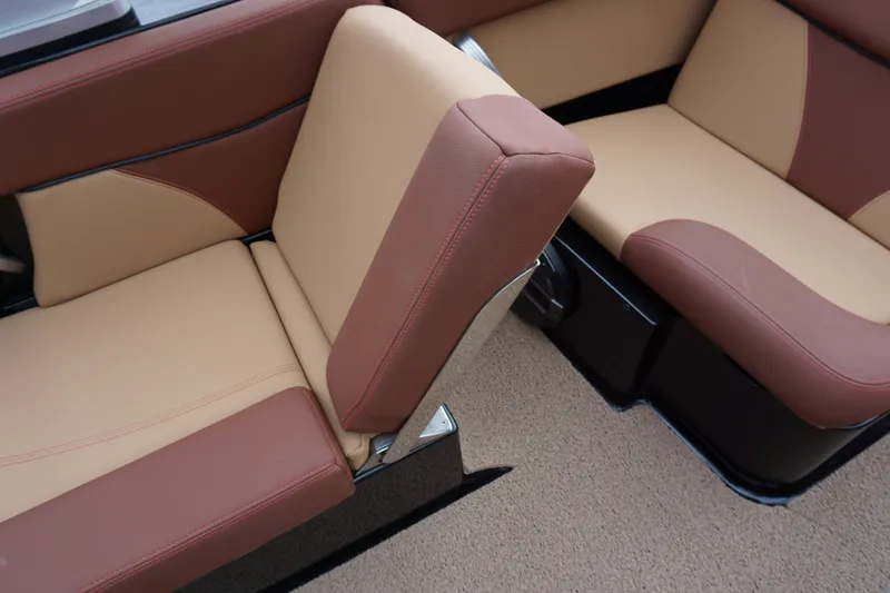 Slide: The Image of MasterCraft XT25 2019 - 30