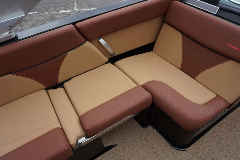 Slide: The Image of MasterCraft XT25 2019 - 31