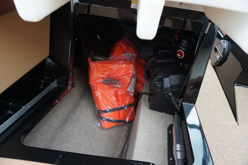 Slide: The Image of MasterCraft XT25 2019 - 33