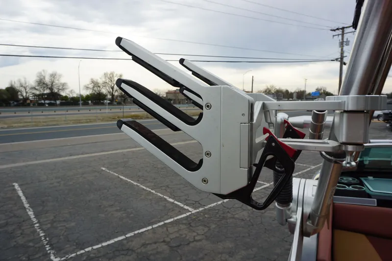 Slide: The Image of MasterCraft XT25 2019 - 36