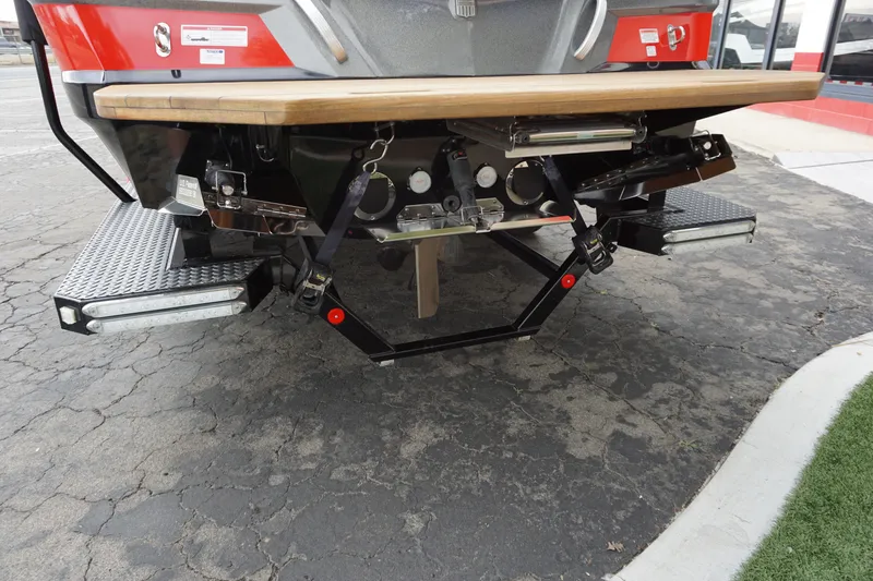 Slide: The Image of MasterCraft XT25 2019 - 4