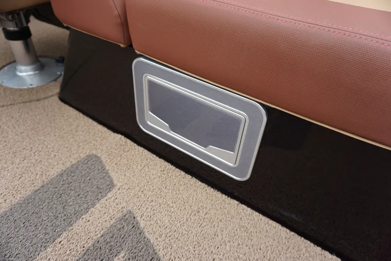 Slide: The Image of MasterCraft XT25 2019 - 6