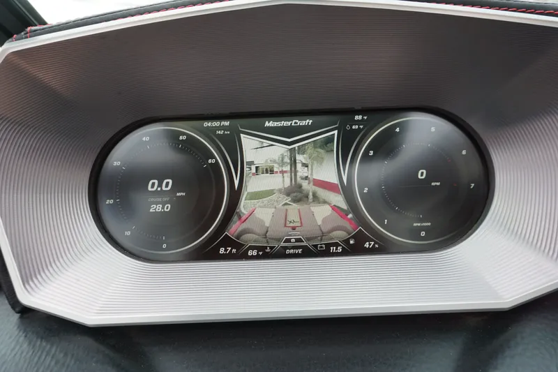 Slide: The Image of MasterCraft XT25 2019 - 8