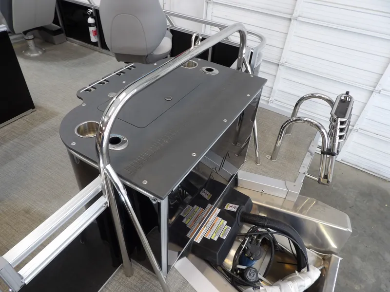 Slide: The Image of Avalon Venture 85 Quad Fish - 21' 2026 - 10