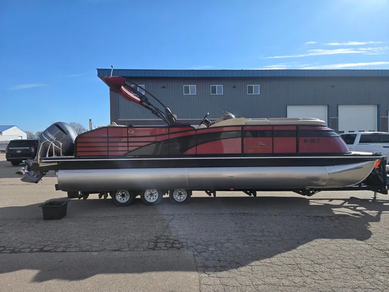 The Image of Bennington 23QCL ESP TRI 2018 - 1