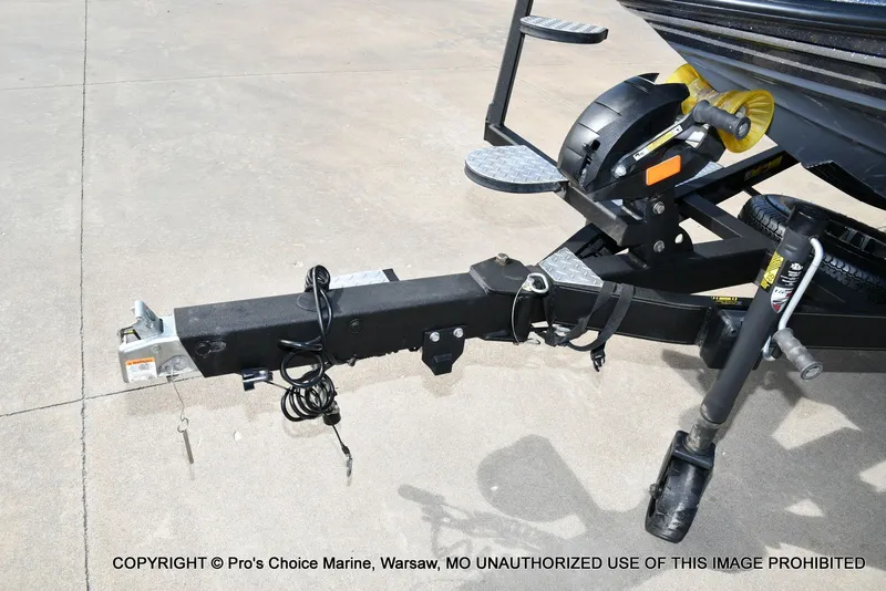 Slide: The Image of Trailer of a 2022 Triton 19 TRX PATRIOT boat. - 32