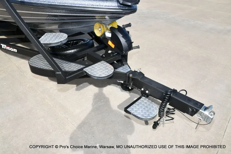 Slide: The Image of Triton 19 TRX PATRIOT boat trailer, 2022 model, close-up of hitch. - 33