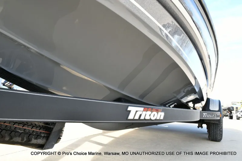 Slide: The Image of Triton 19 TRX PATRIOT boat on trailer, side view. - 35