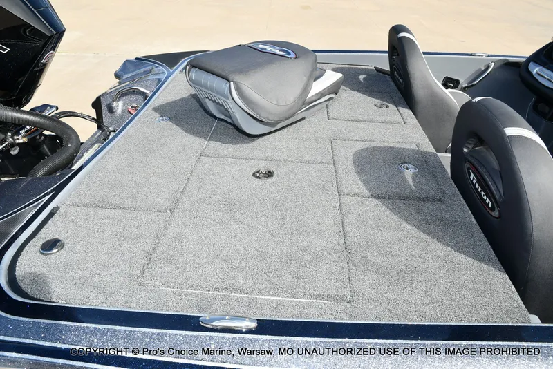 Slide: The Image of 2022 Triton 19 TRX PATRIOT boat rear deck with seat and storage. - 39