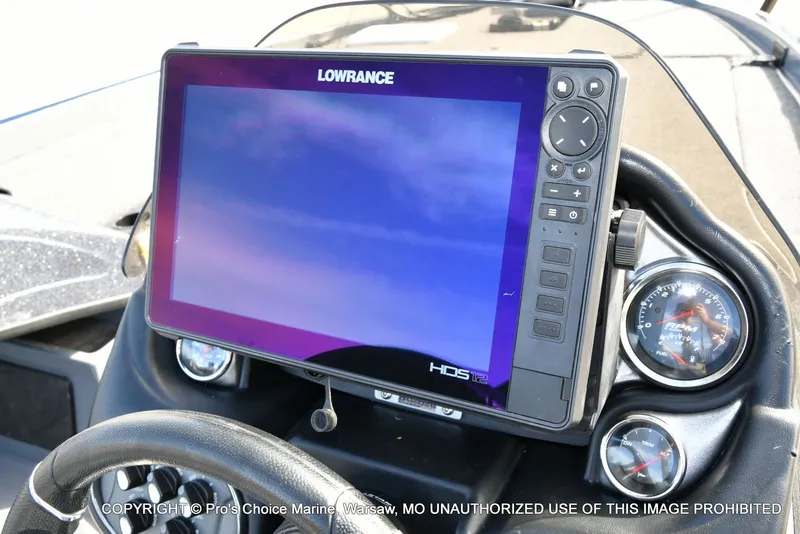 Slide: The Image of Lowrance HDS-12 screen on Triton 19 TRX PATRIOT boat. - 40
